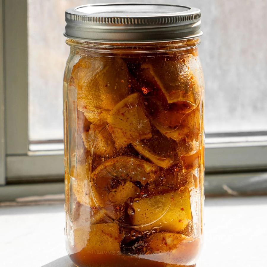 আচার ভাল রাখতে গেলে মেশান একটি উপকরণ।