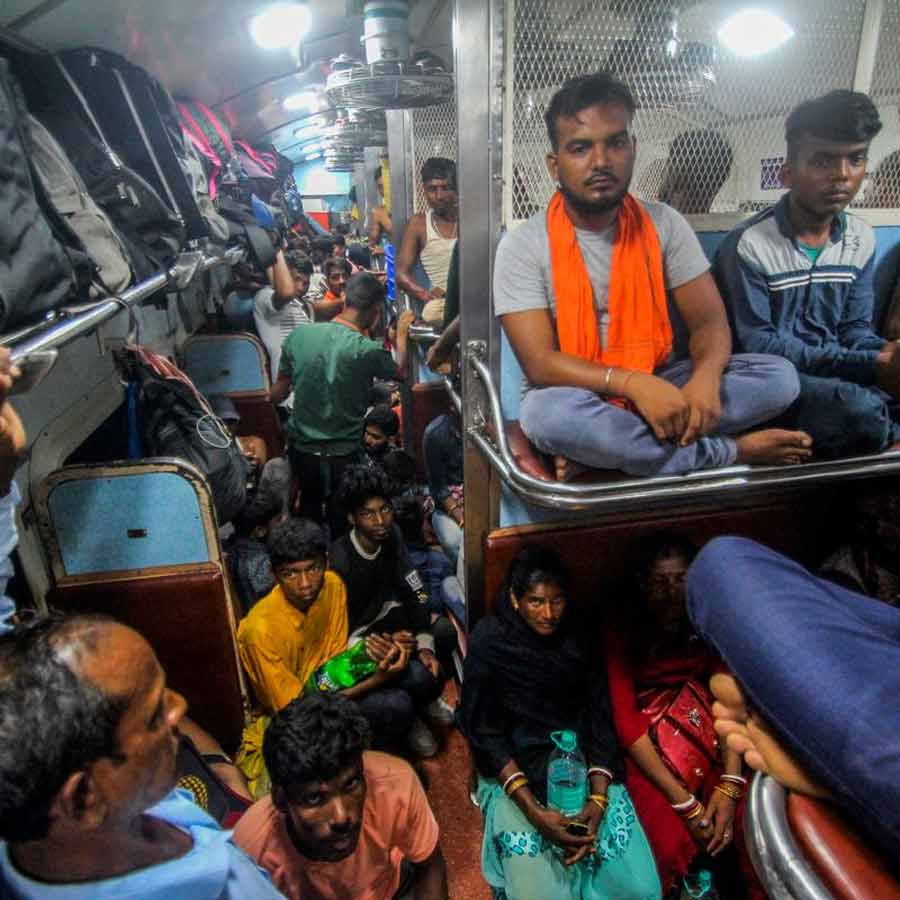 All need to know about Japan’s Shinjuku Station, known as Busiest station of the world