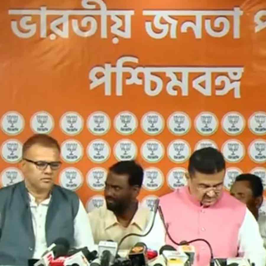 Suvendu questions state govt’s role in Waqf updating case