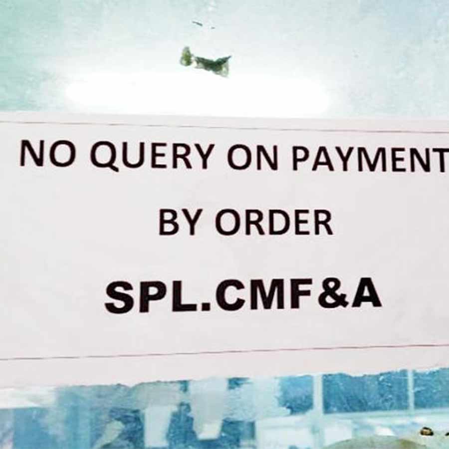 পুরসভার সদর দফতরের অর্থ বিভাগে সেই নোটিস।