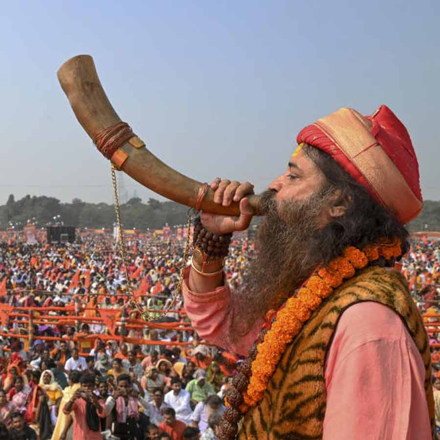 গত রবিবার ব্রিগেডে গীতাপাঠের আয়োজন হয়। অভিযোগ, সেই কর্মসূচির সময়েই দুই প্যাটিস বিক্রেতাকে মারধর করা হয়েছে।