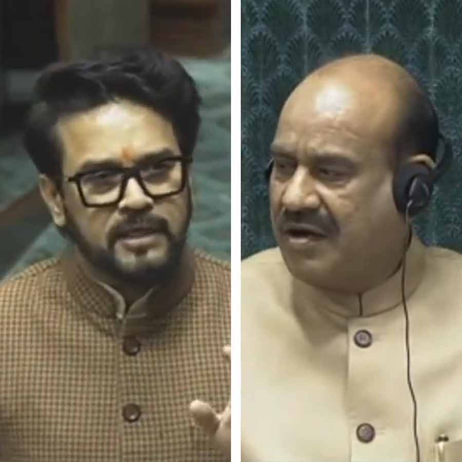 (বাঁ দিকে) বিজেপি সাংসদ অনুরাগ ঠাকুরের অভিযোগের পর সতর্ক করেছেন লোকসভার স্পিকার ওম বিড়লা (ডান দিকে)।