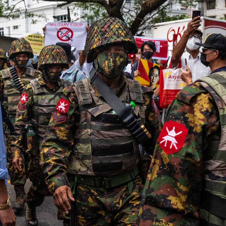 ফের নিজেদের দেশেতেই হামলা মায়ানমারের সেনার।