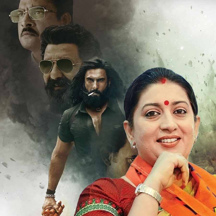 ‘ধুরন্ধর’ দেখে মুগ্ধ স্মৃতি ইরানি।