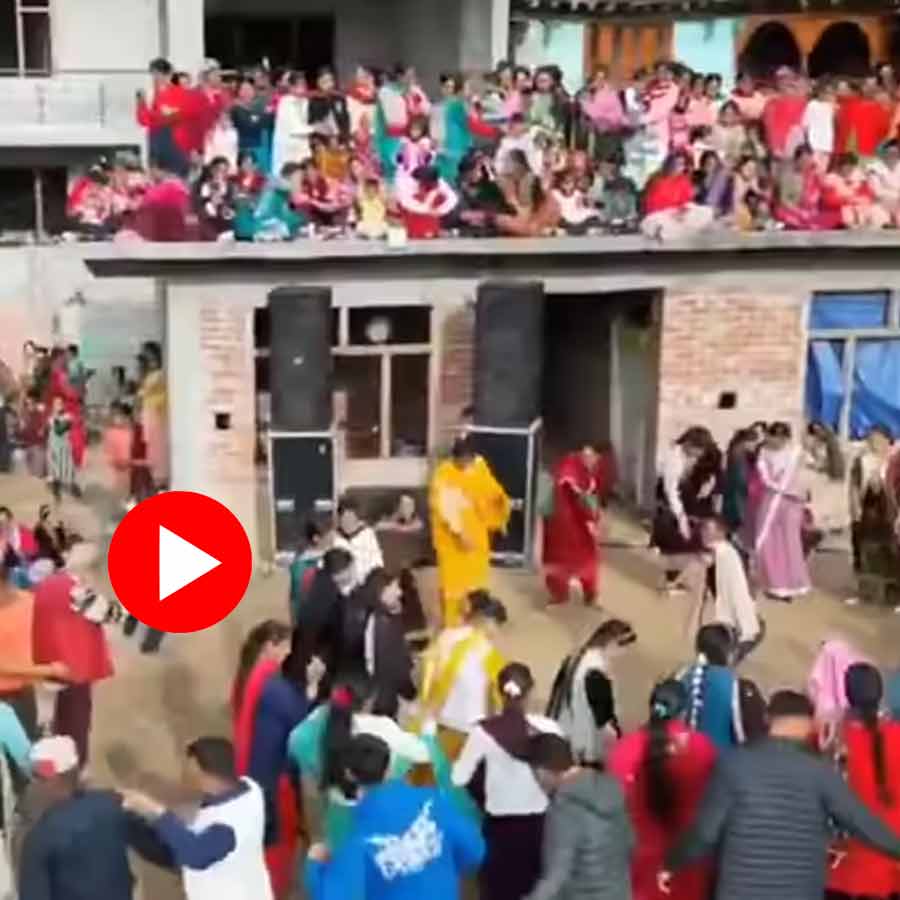 Video shows some relative fall in the hole during marriage dance, some netizens thinks video might be AI generated