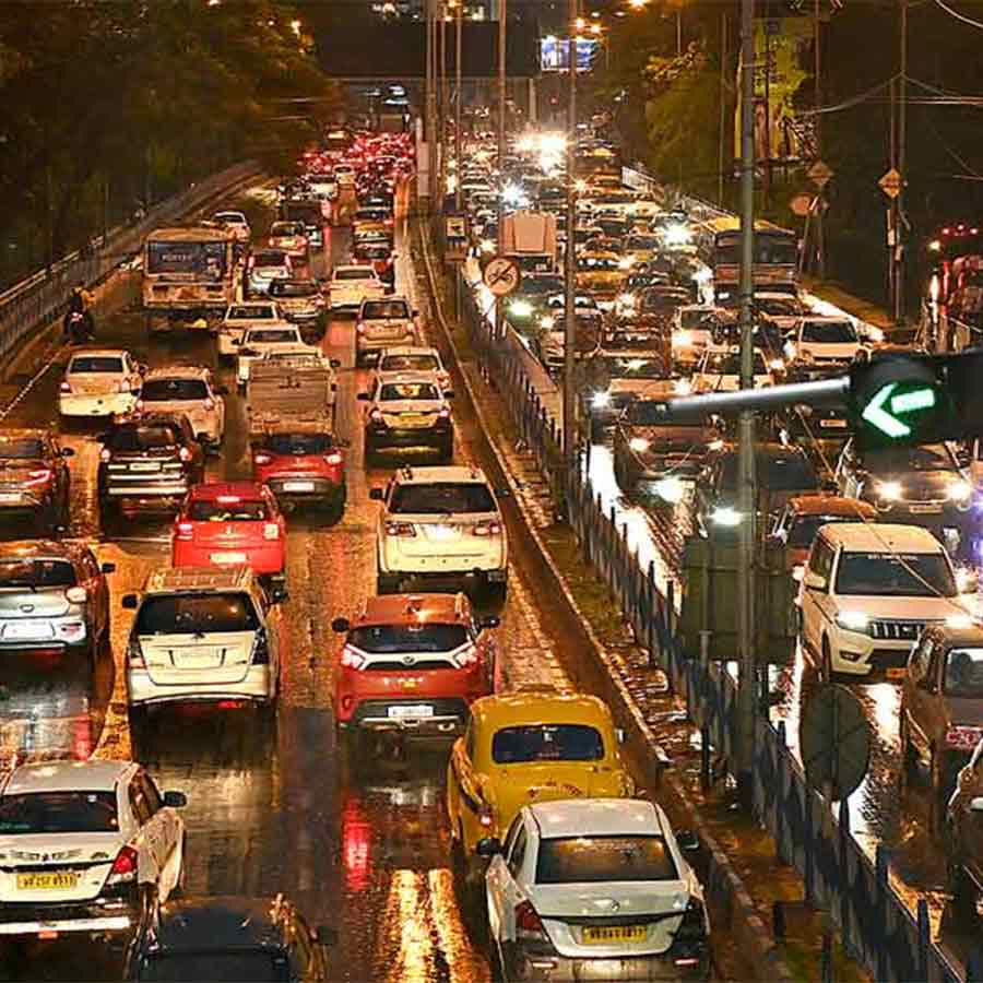 মেট্রোর লাইন সম্প্রসারণের জন্য চিংড়িঘাটায় যানজটের আশঙ্কা।