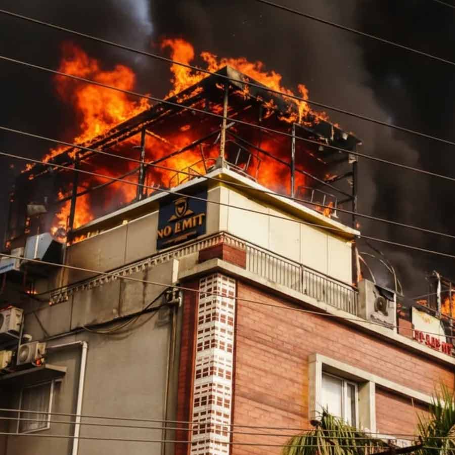 Huge fire at a bar in Bhubaneshwar dgtl