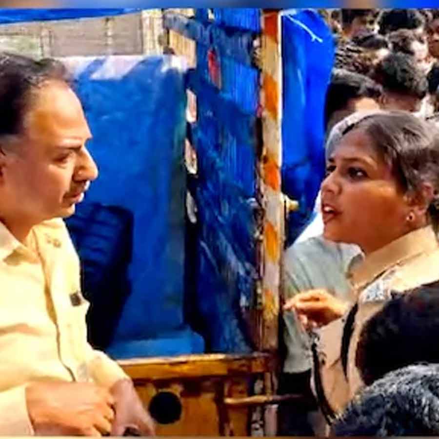 All need to know about IPS Isha Singh, who scolds Thalapathy Vijay’s party TVK’s leaders