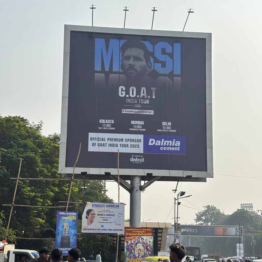 লিয়োনেল মেসিকে স্বাগত জানিয়ে শহরে হোর্ডিং।