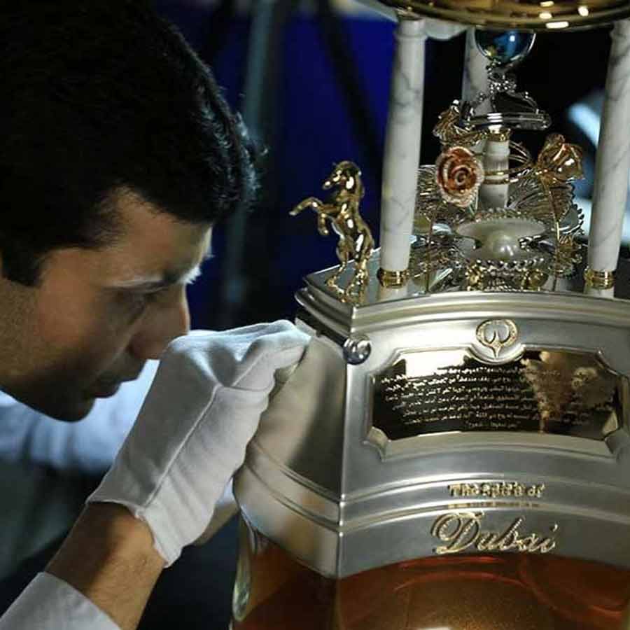 All need to know about Shumukh, the costliest perfume in the world, it’s bottle has more than 3500 diamond in it