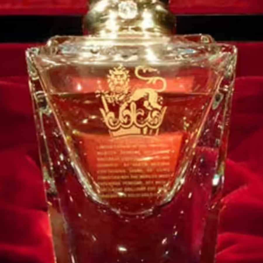All need to know about Shumukh, the costliest perfume in the world, it’s bottle has more than 3500 diamond in it