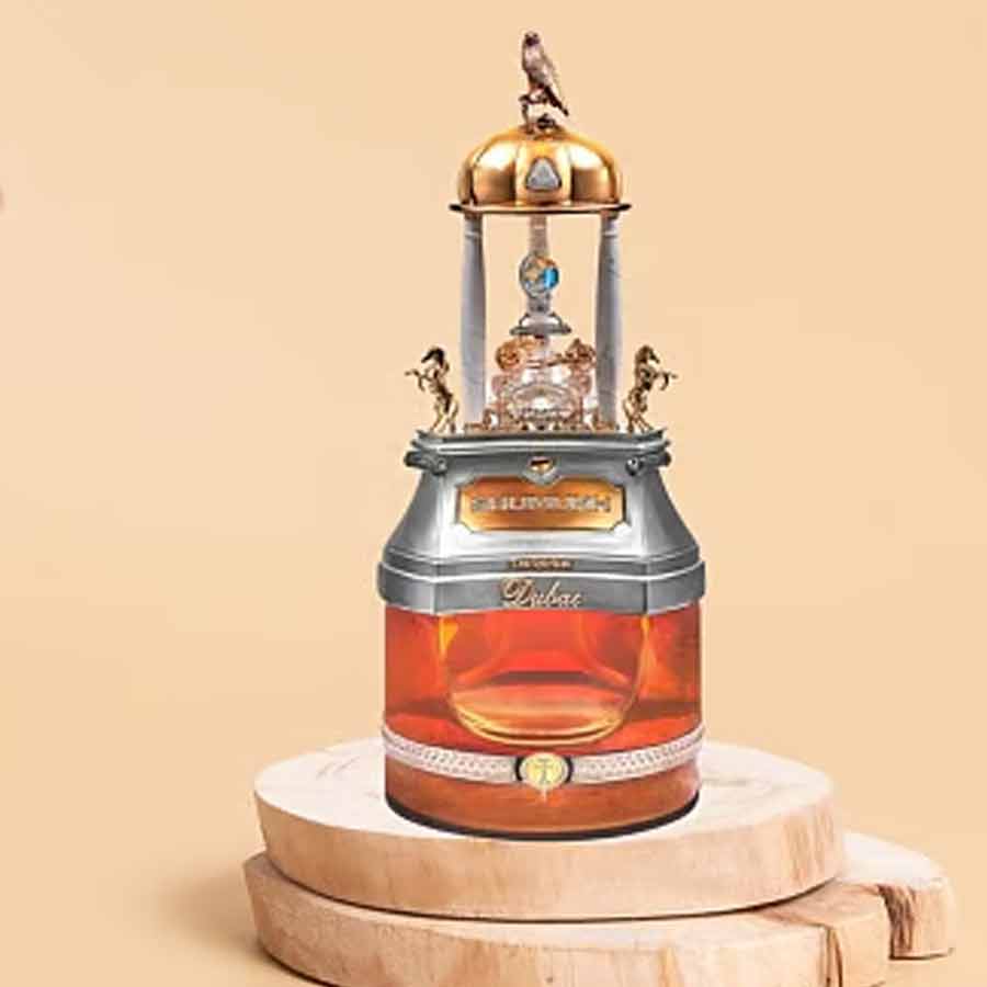 All need to know about Shumukh, the costliest perfume in the world, it’s bottle has more than 3500 diamond in it