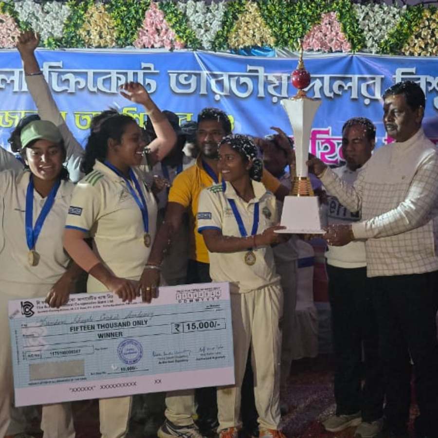 A women cricket tournament was arranged in Bardhaman dgtld