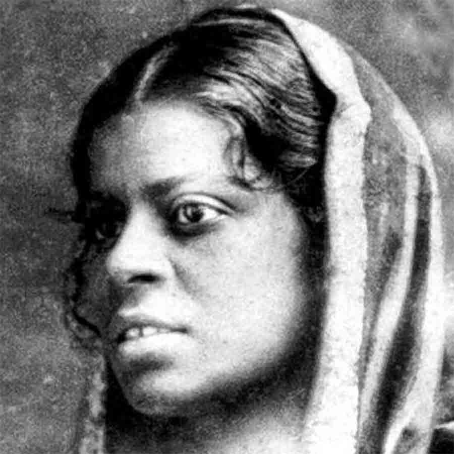 বিস্মৃত: সন্তোষকুমারী দেবী।