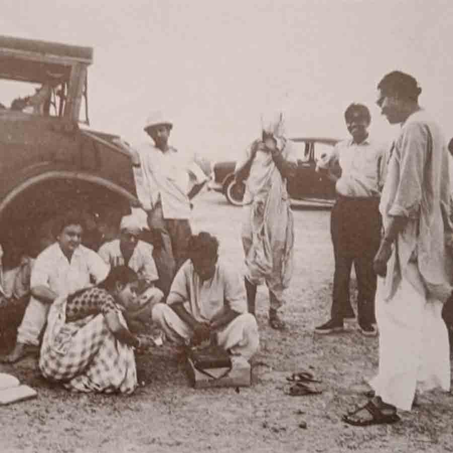 Youth Artists from Sonarpur created several site specific installation as a tribute to Ritwik Ghatak