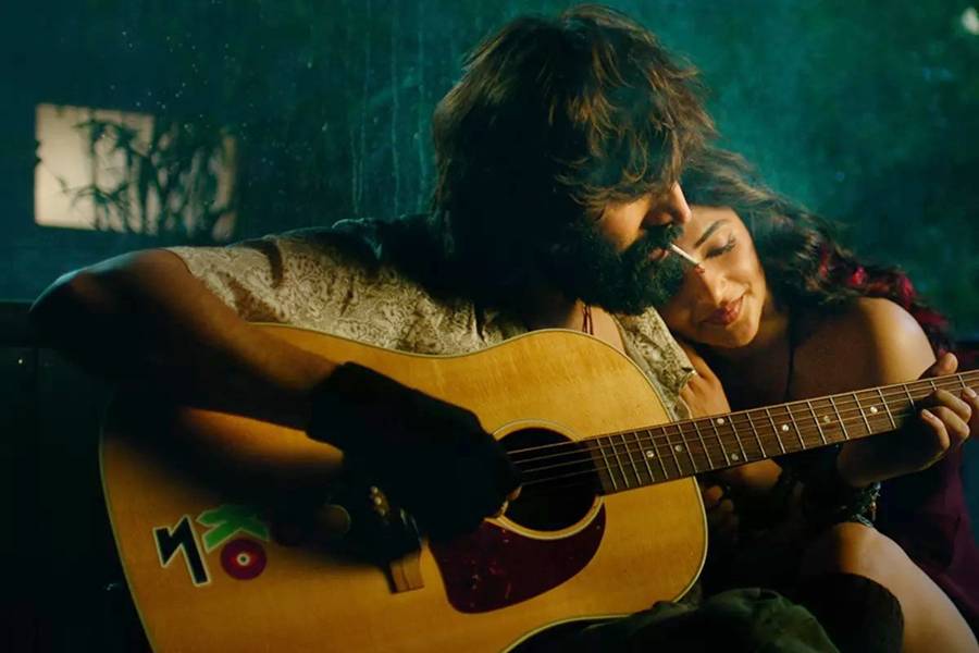 অনুরাগ বসুর নতুন ছবির নতুন জুটি কার্তিক আরিয়ান-শ্রীলীলা।