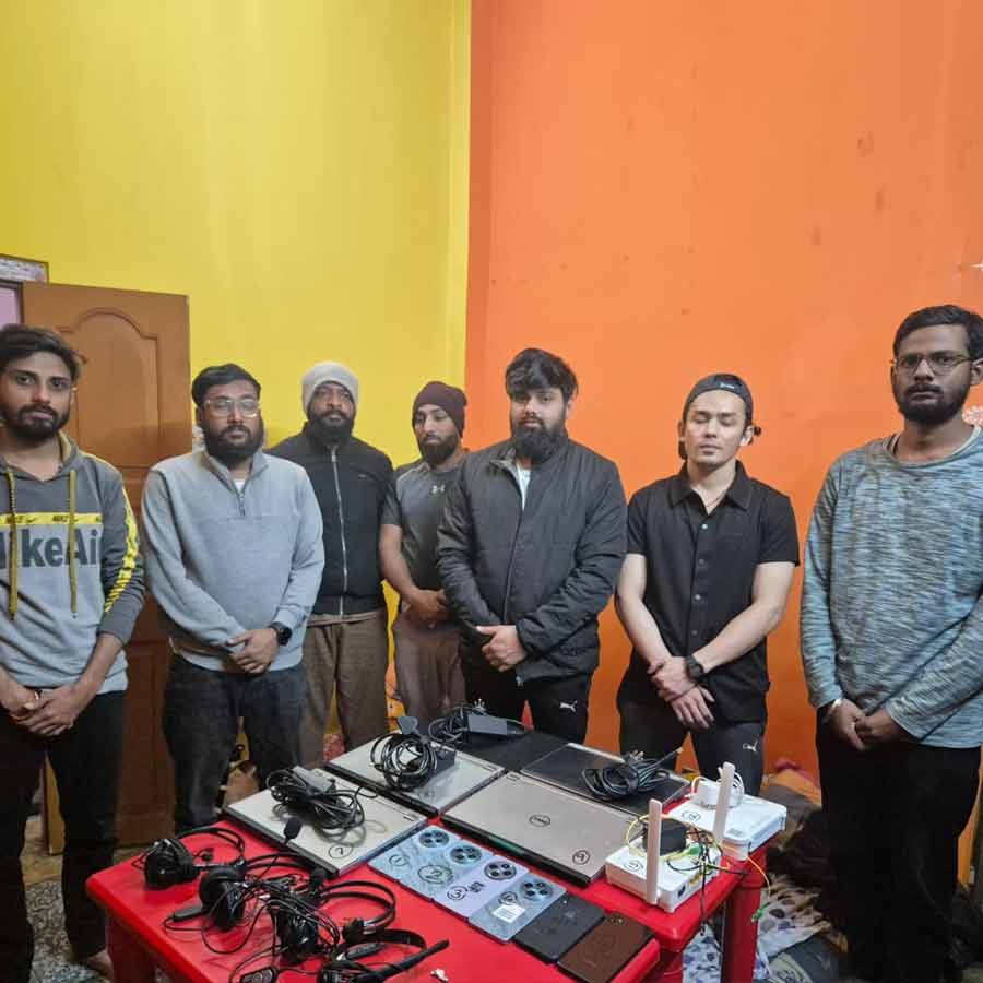 প্রতারণার অভিযোগে পর্ণশ্রী থেকে ধৃত সাত জন।