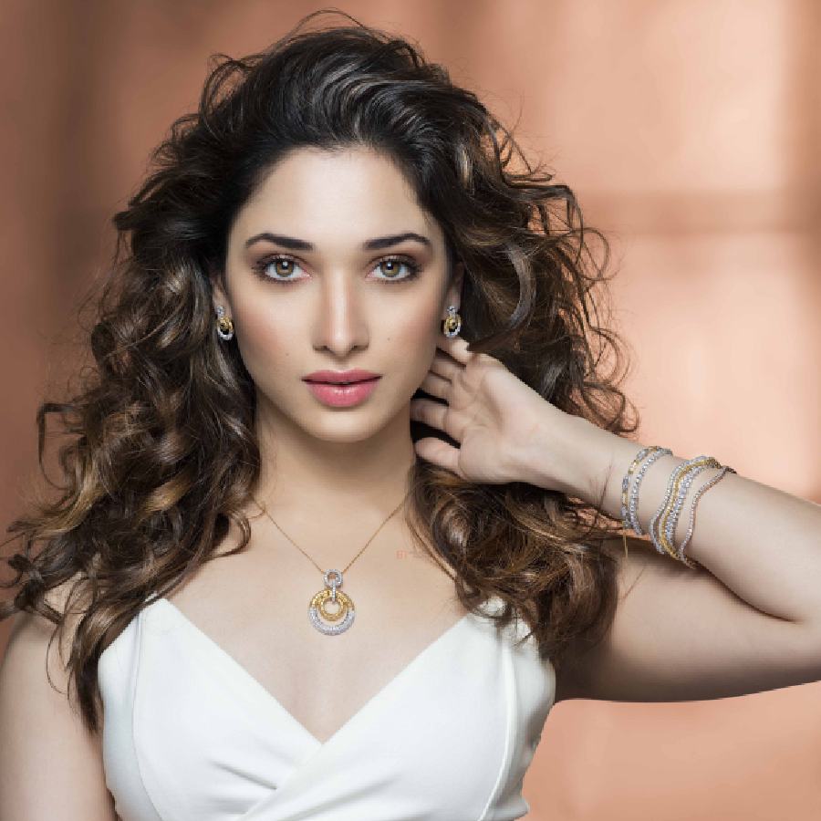 অভিনেত্রী তমান্না ভাটিয়ার কেশসজ্জা।