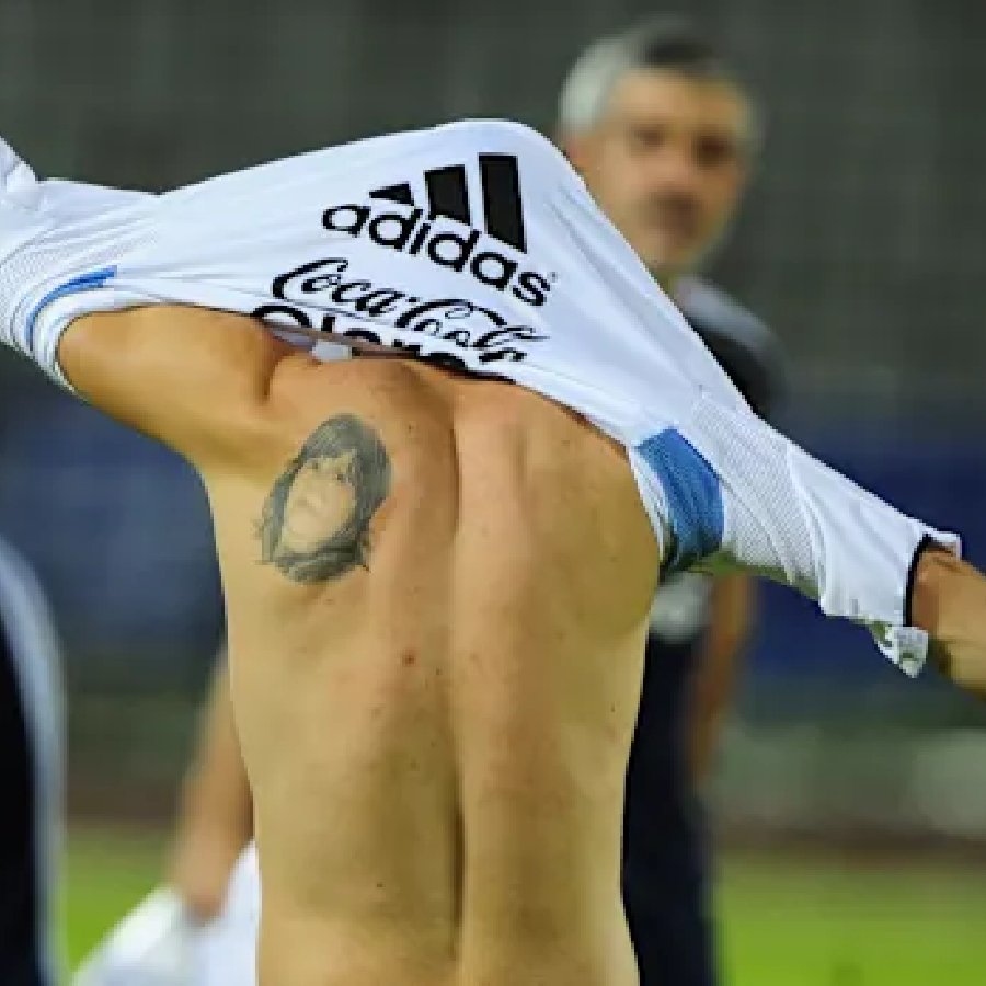 মায়ের ছবি পিঠের উল্কিতে।