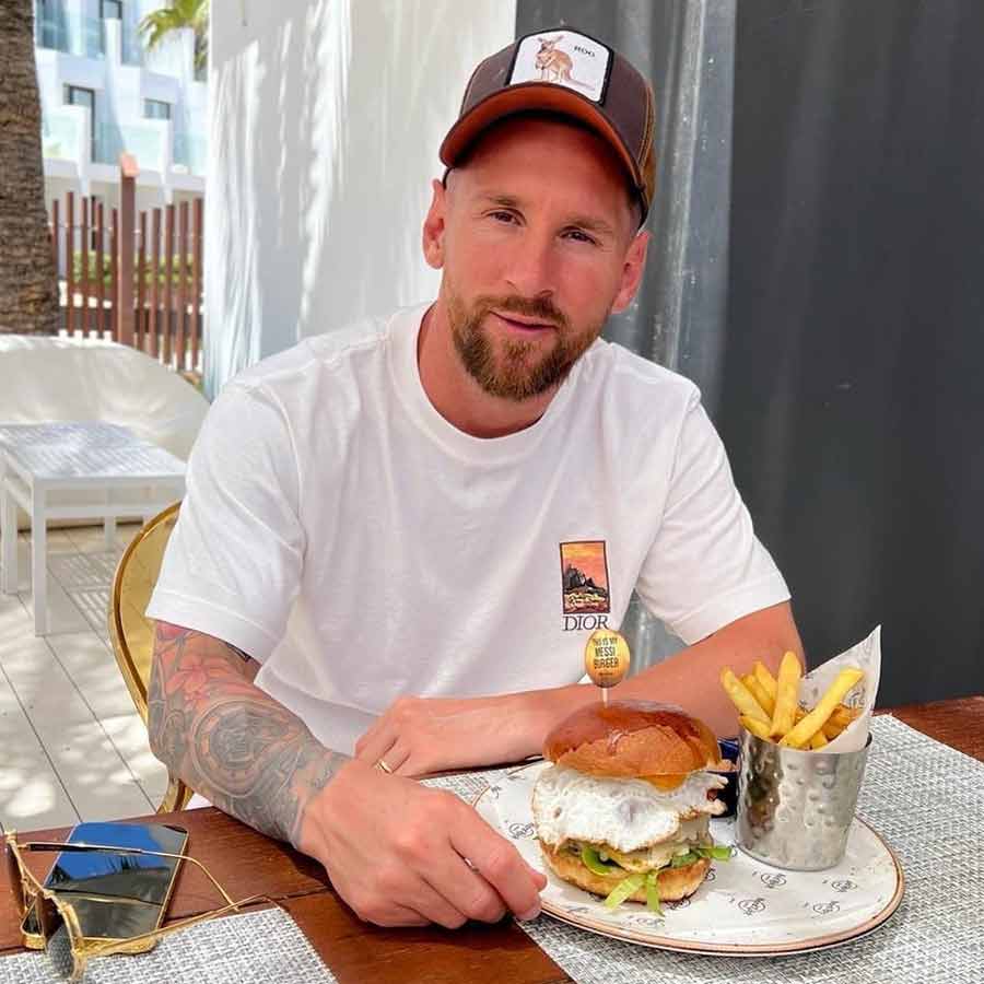 What does star player Lionel Messi like in his personal life and what does he eat in breakfast dgtl