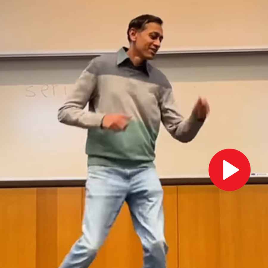 Video of professor celebrates end of semester by dancing in class goes viral dgtl