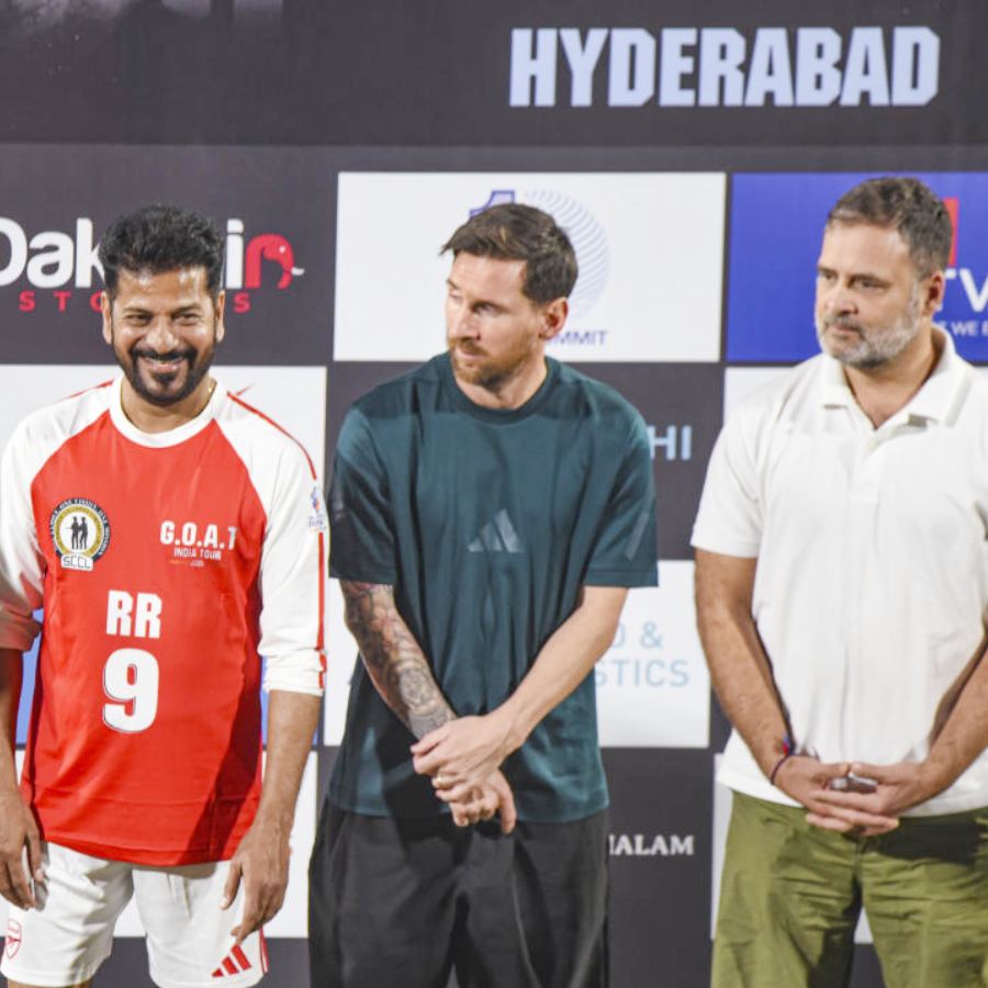 এক ফ্রেমে (বাঁ দিকে) রেবন্ত, মেসি এবং রাহুল।