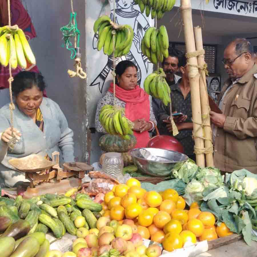 Miscreant snatched and ran away with the purse of an aged Vegetable seller at East bardhaman dgtld