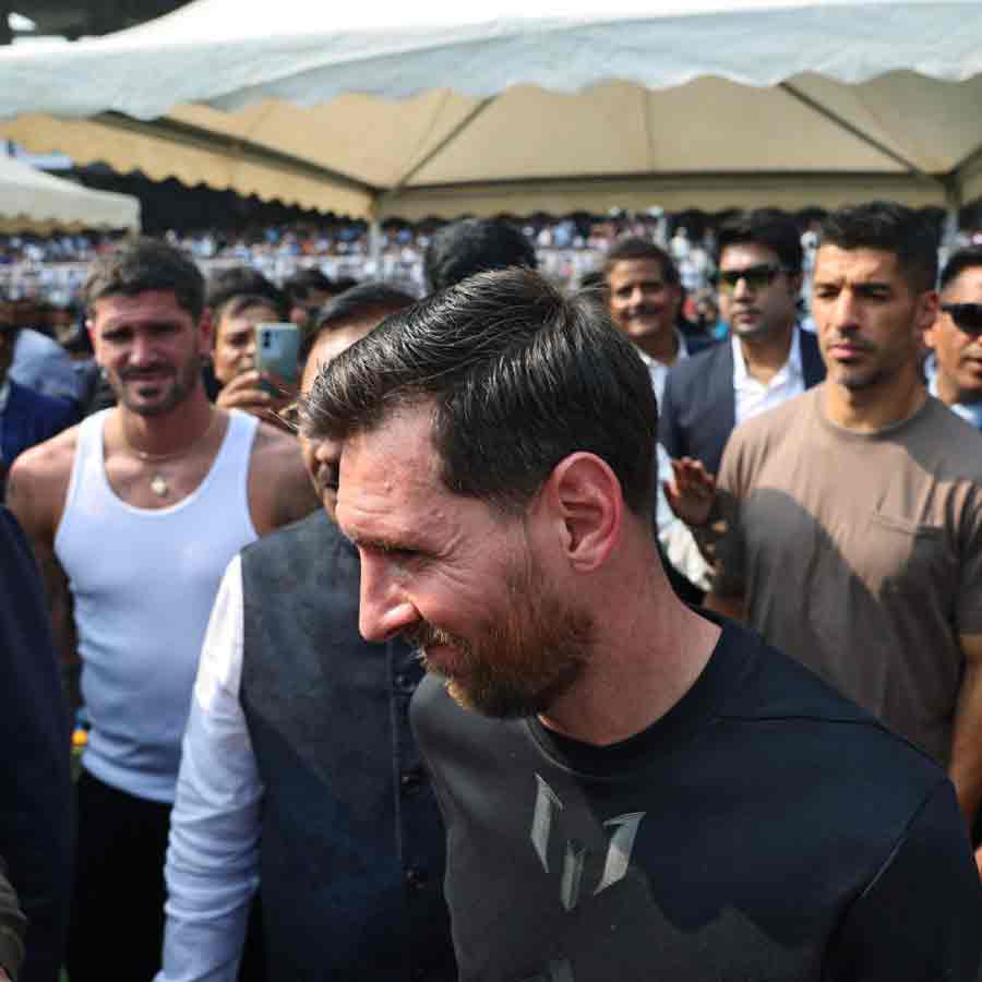 What led Lionel Messi’s security team to make him leave before crowd outburst in Yuva Bharati Krirangan dgtl
