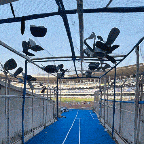 যুবভারতী ক্রীড়াঙ্গন। শনিবার লিয়োনেল মেসি স্টেডিয়াম চলে যাওয়ার পরে তাণ্ডব চলে এখানে।