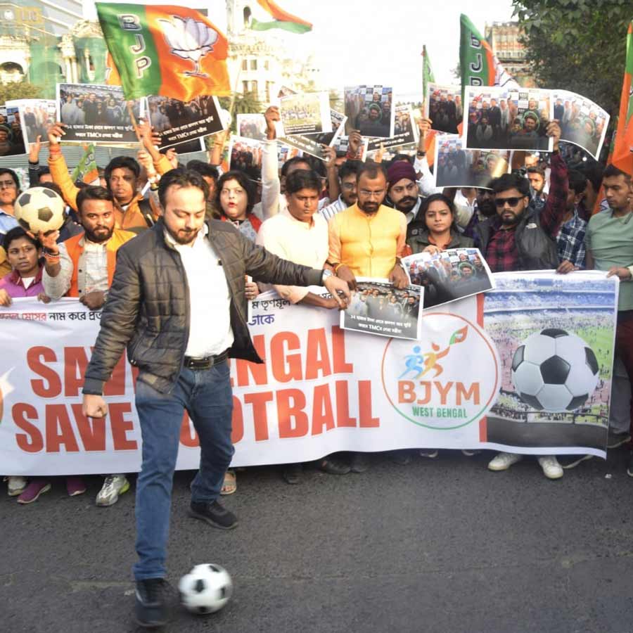 BJP Yuva Morcha agitates on Messi fiasco
