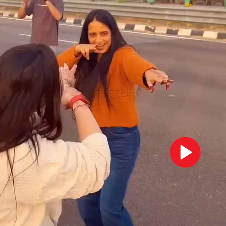 Video claims woman police constable allegedly dancing in road side in Rajasthan