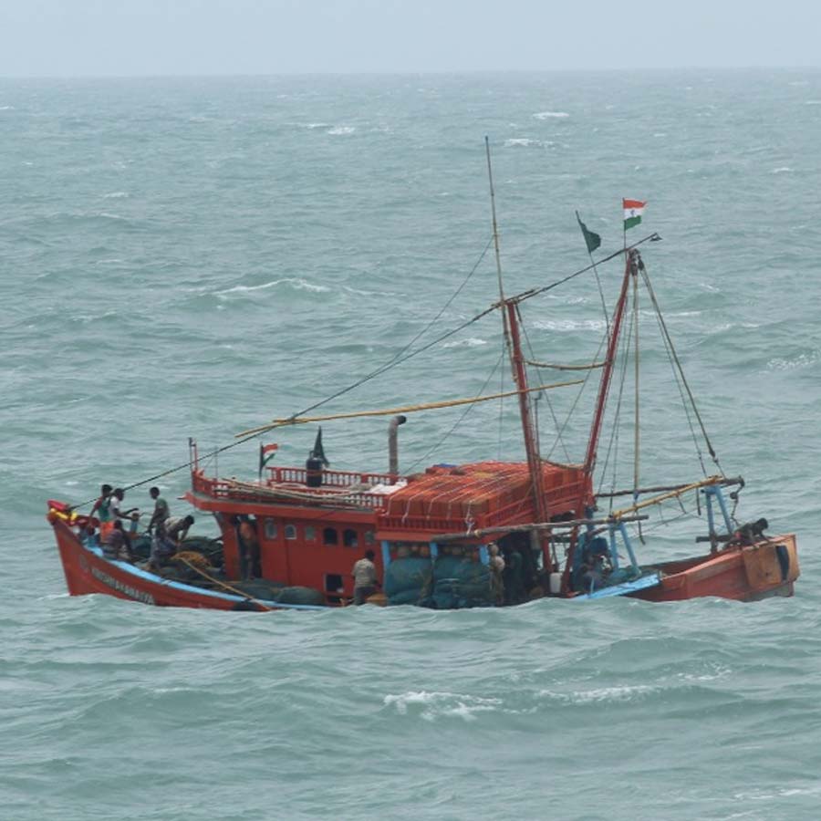 Fishing boat from South 24 Parganas collides with Bangladesh Navy ship in Bay of Bengal coast, 11 rescued, 5 missing