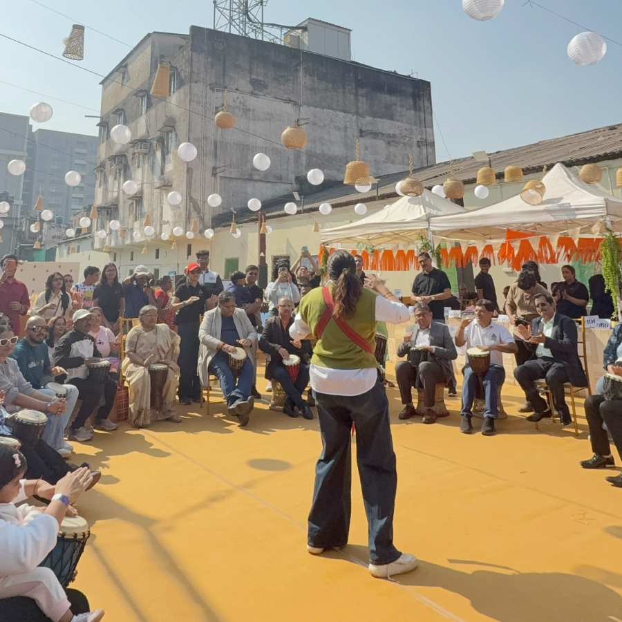 ছোটদের সঙ্গে তাল মিলিয়ে ছিলেন বড়রাও।