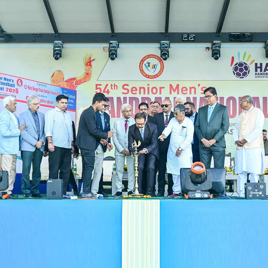 প্রতিযোগিতার উদ্বোধন করছেন ‘টেকনো ইন্ডিয়া গ্রুপ’-এর ম্যানেজিং ডিরেক্টর সত্যম রায়চৌধুরী