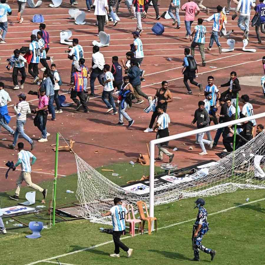 যুবভারতীতে লিয়োনেল মেসির অনুষ্ঠানে বিশৃঙ্খলা।