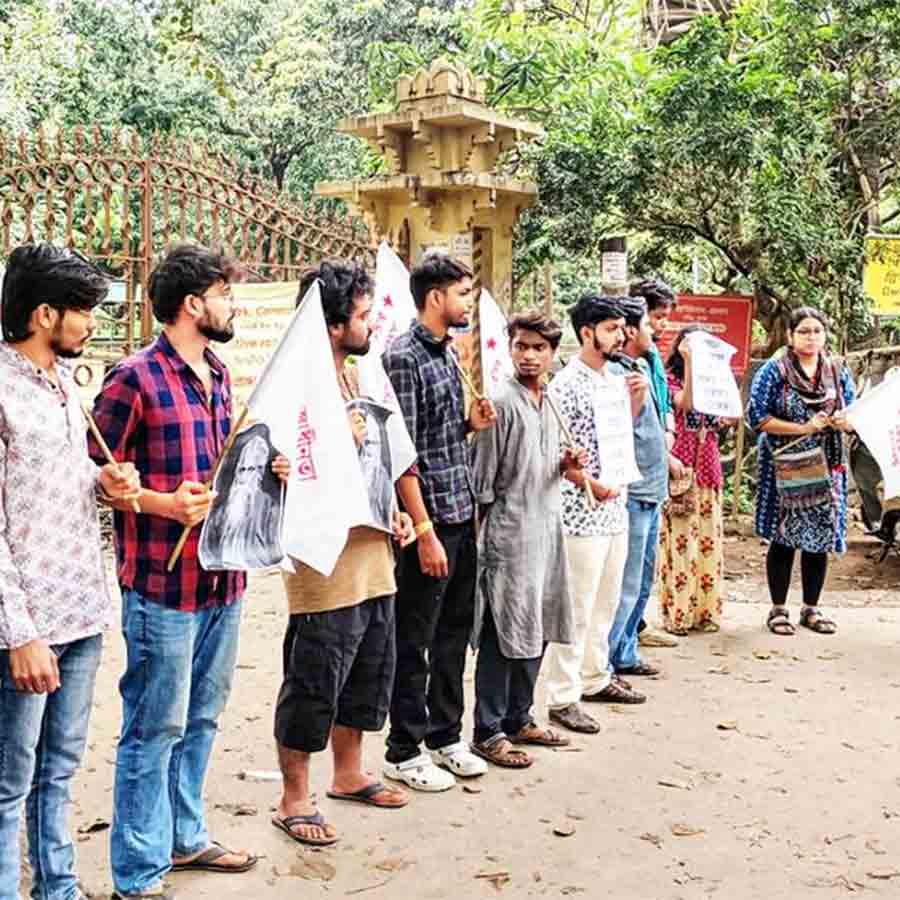 The main purpose of the song 'Amar Sonar Bangla' was to convey a message of patriotism and national unity