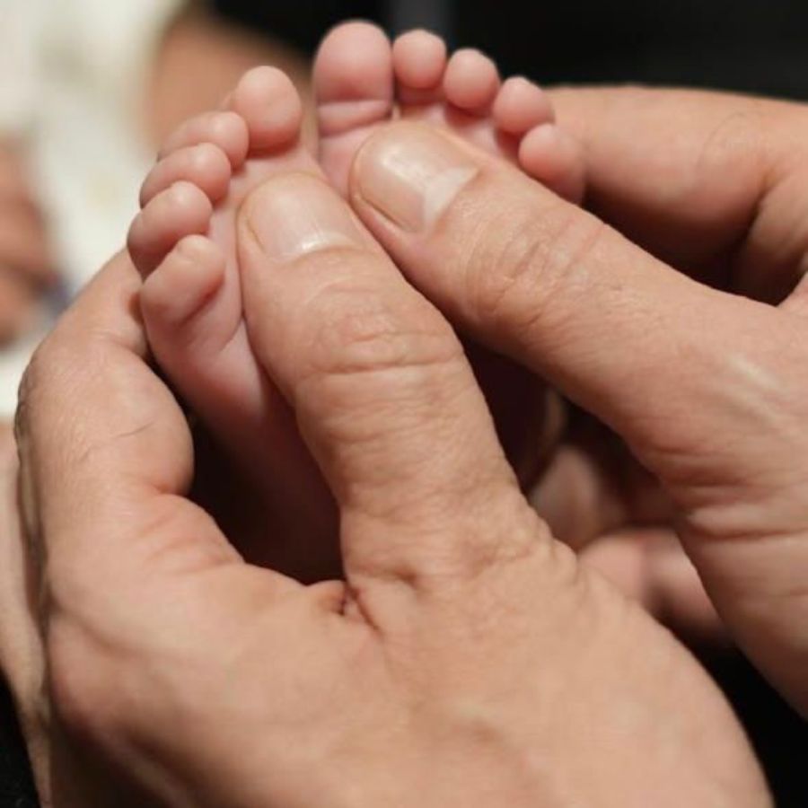 কন্যাসন্তান আসে আরবাজ়-সুরার কোলে।