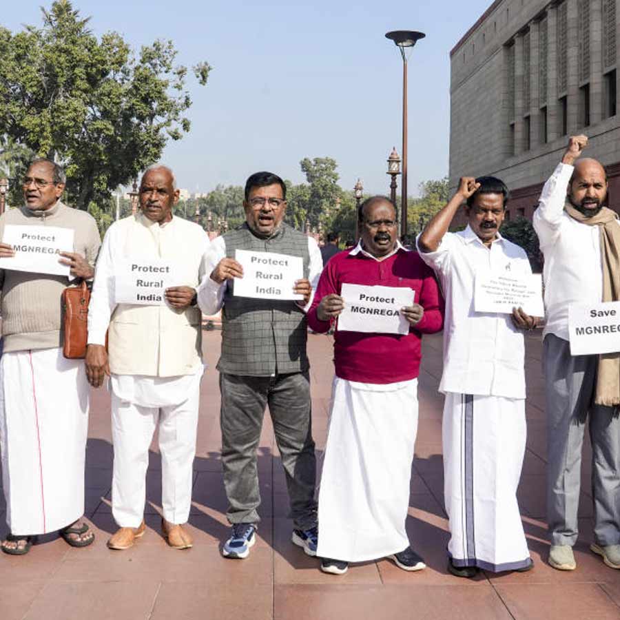 Priyanka Gandhi, Shashi Tharoor lead charge against name drop of Mahatma Gandhi from G RAM G bill dgtl