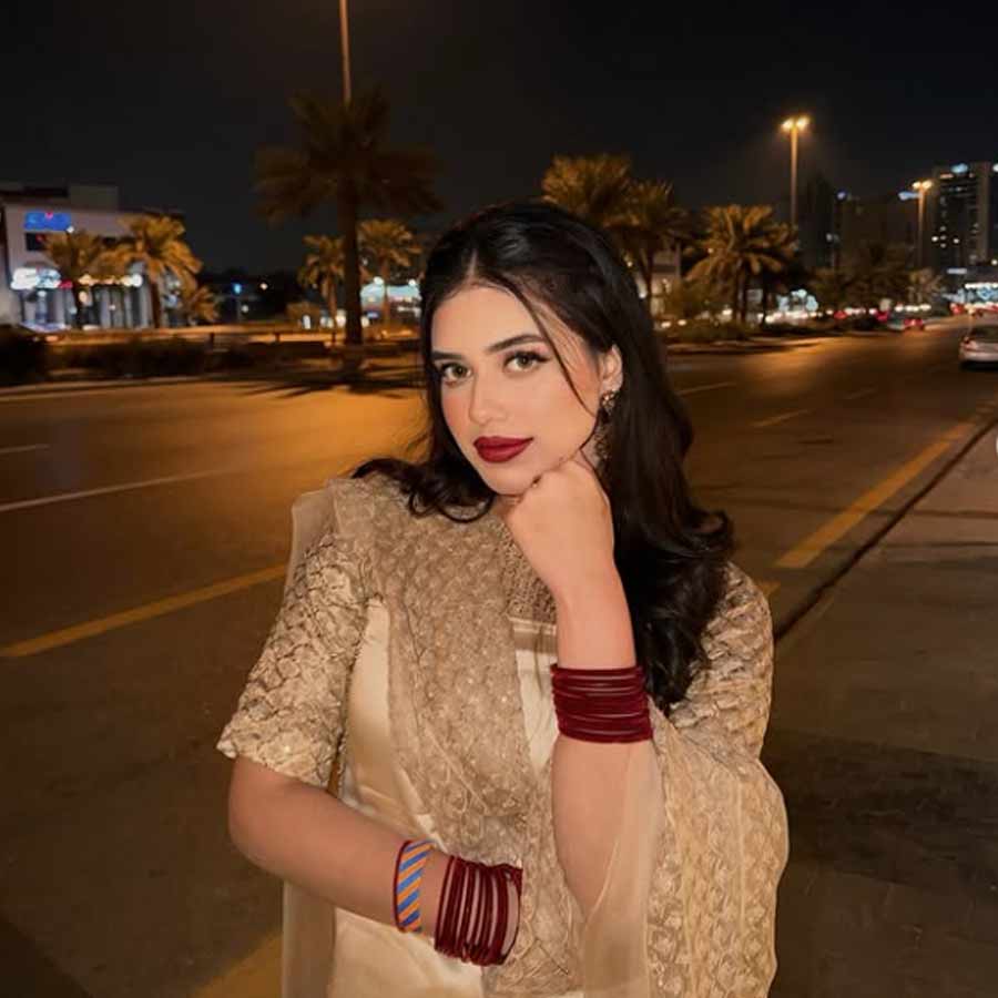 who is Sarsarahat Girl