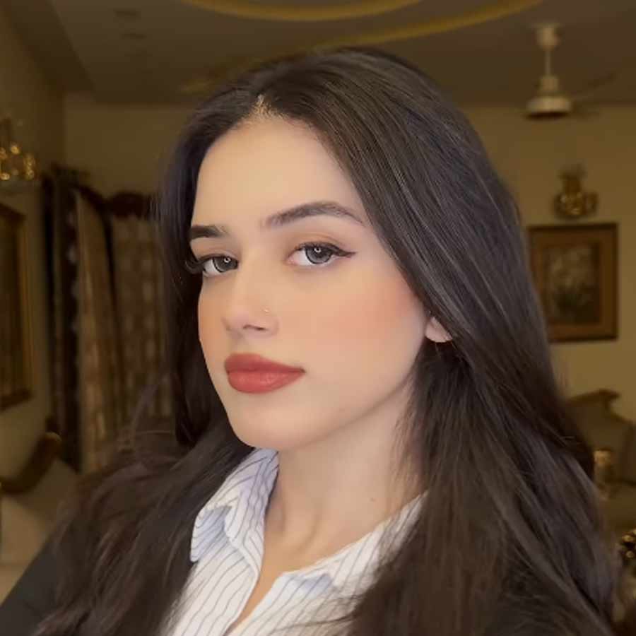 who is Sarsarahat Girl