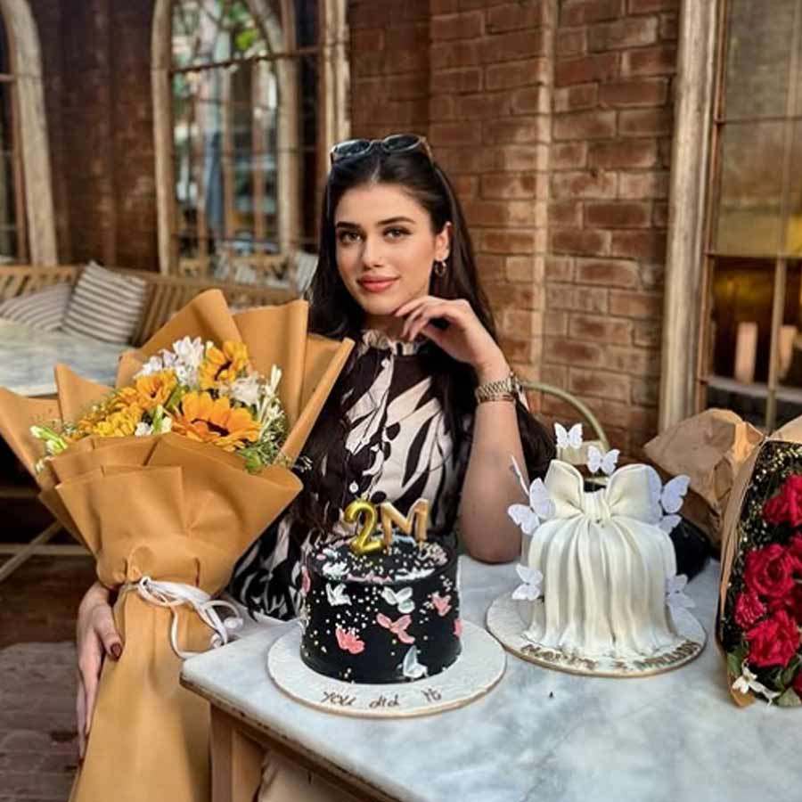 who is Sarsarahat Girl