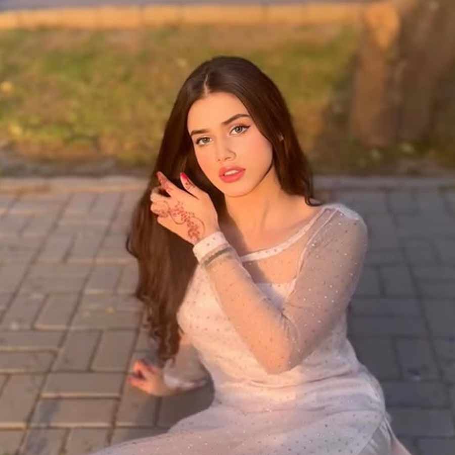 who is Sarsarahat Girl