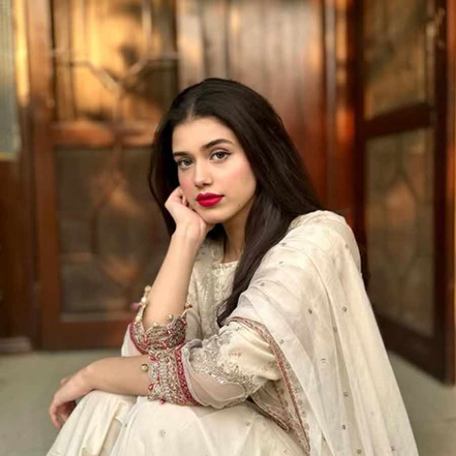 who is Sarsarahat Girl