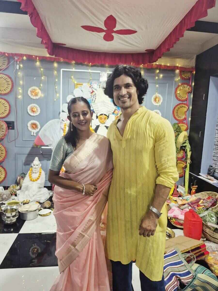 পর্দার নিশা-ভানু বাস্তবে শ্রুতি দাস-রৌনক খান।