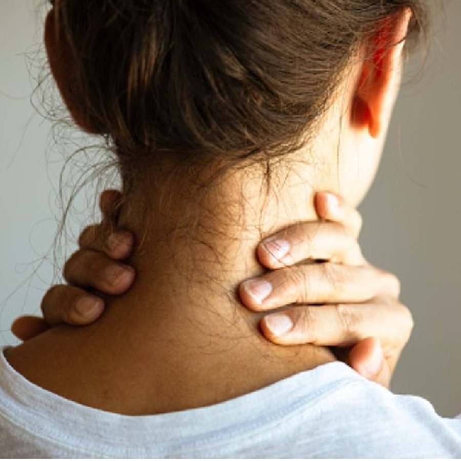 গলা, ঘাড়ের কাছে কালচে ছোপ কীসের উপসর্গ?