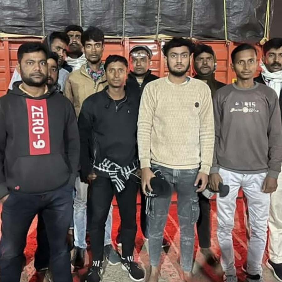 পশ্চিমবঙ্গ বাসিন্দাদের আটক করেছিল উত্তরপ্রদেশের পুলিশ।