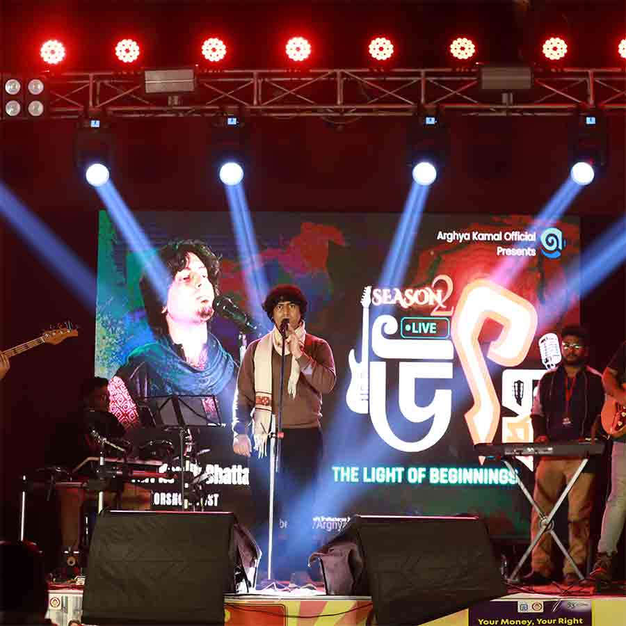 অনুষ্ঠানের একটি মুহূর্ত। 