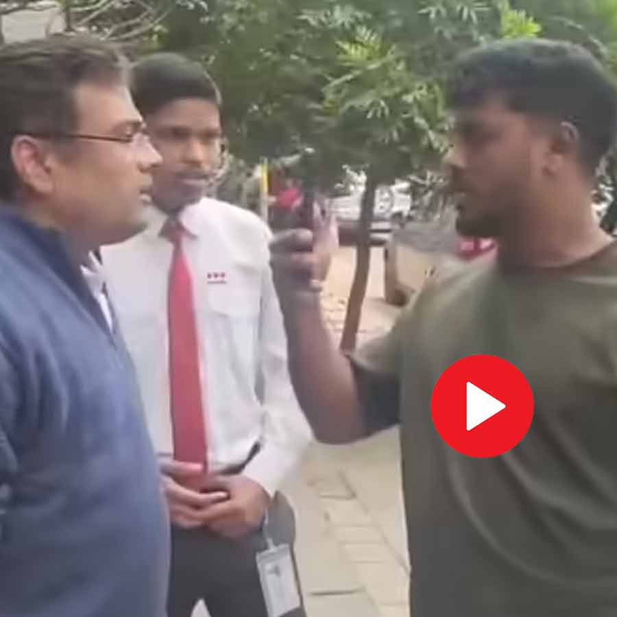 delivery boy refused to deliver MacBook to customer