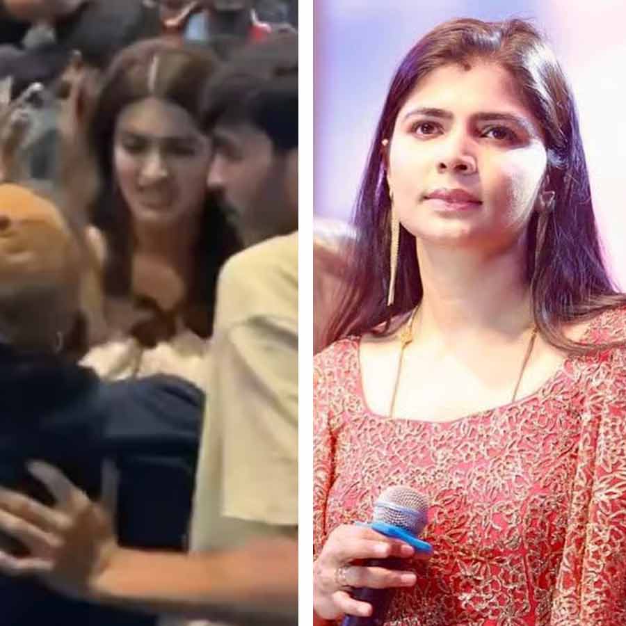 Chinmayi Sripada Reacts to the Video Where Nidhhi Agerwal gets Mobbed at Hyderabad