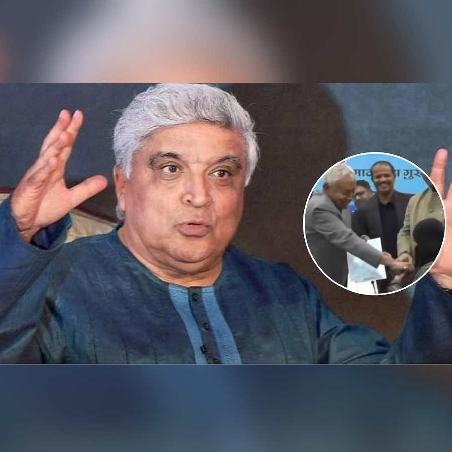 জাভেদ আখতার হিজাব বিতর্কে কী বললেন?